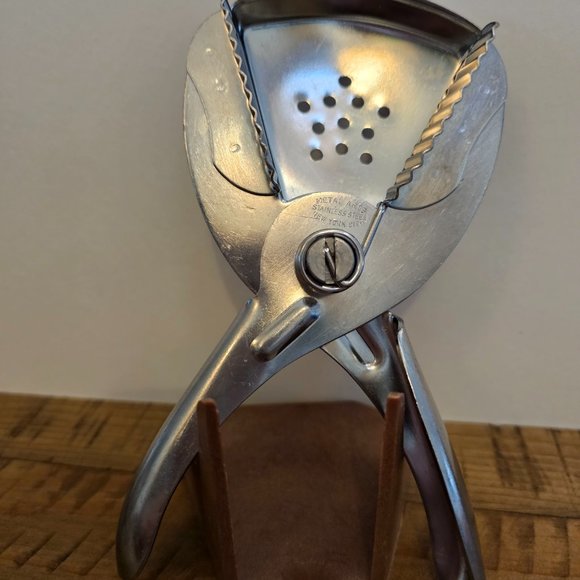 Metal art's Stainless Steel Squeezer - Picture 5 of 5
